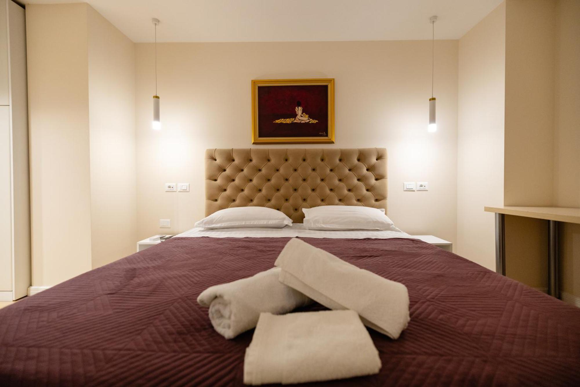 Luxury Center Observatori Apartment Tiranë Luaran gambar