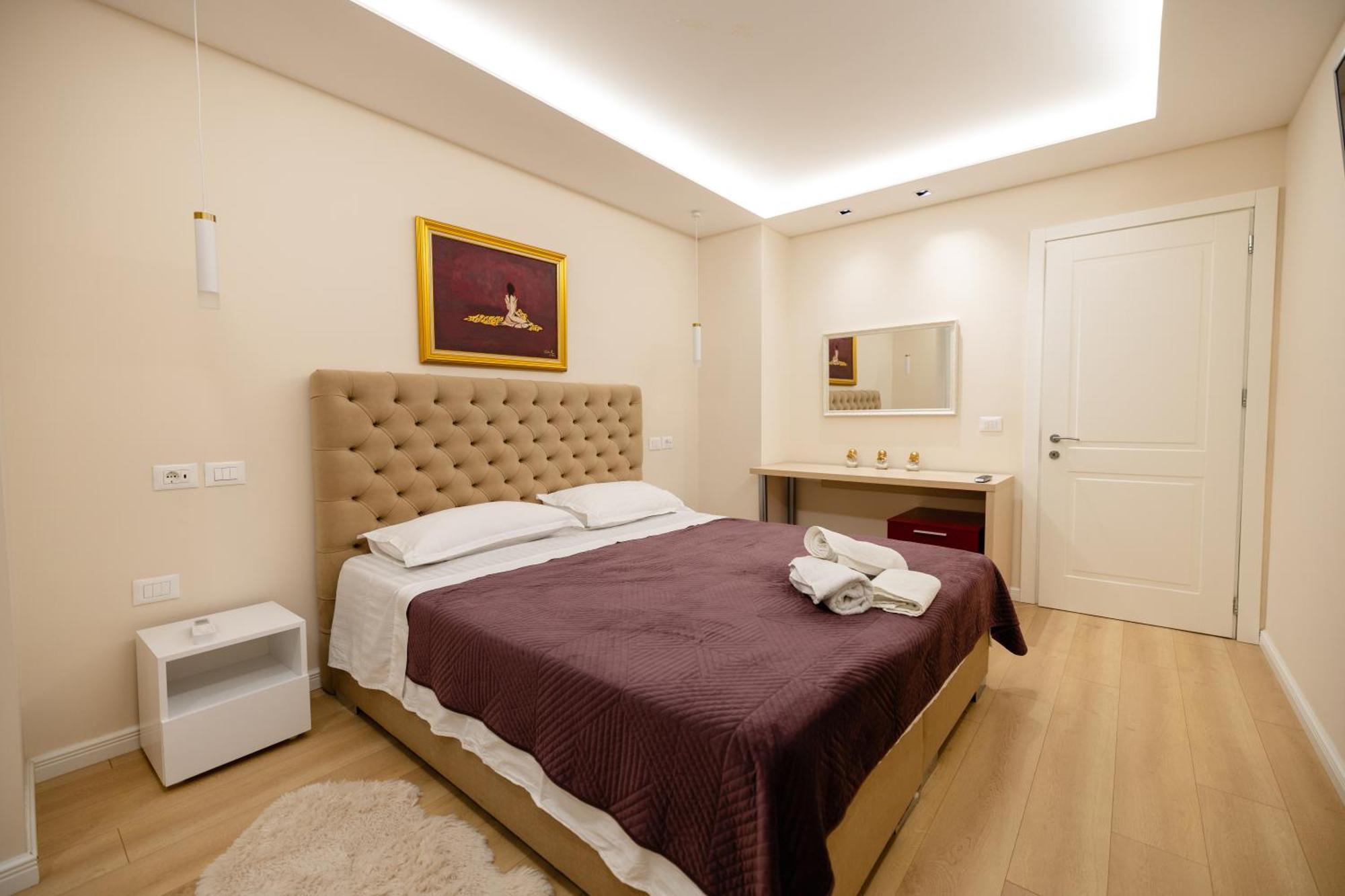 Luxury Center Observatori Apartment Tiranë Luaran gambar